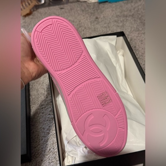 Chanel 2024 Interlocking CC Logo Sneakers pink white 38 - Picture 4 of 6